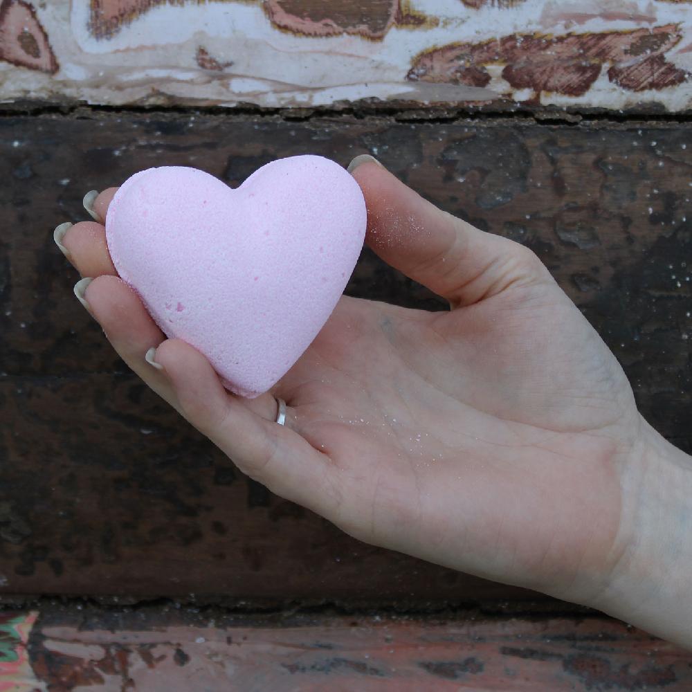 16x Love Heart Bath Bomb 70g - Bubblegum