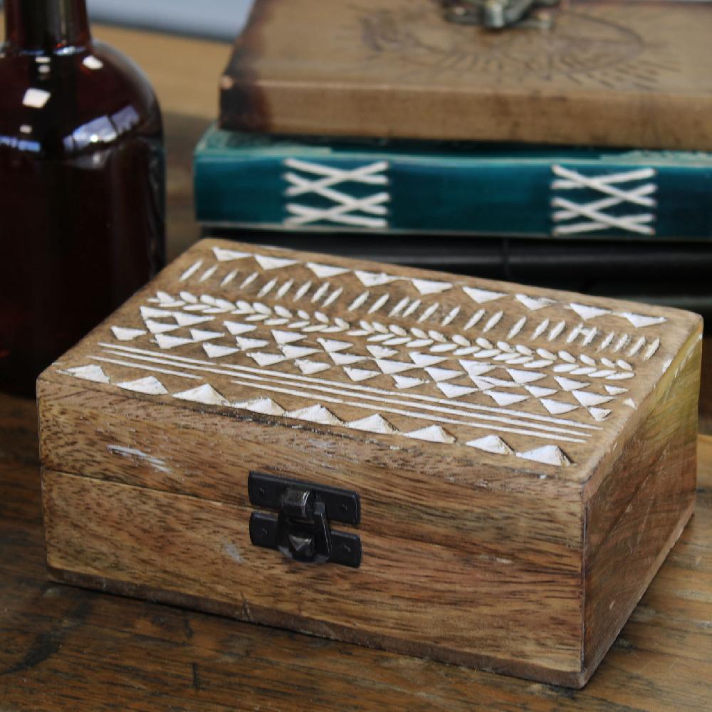 2x White Washed Wooden Box - 6x4 Aztec Design