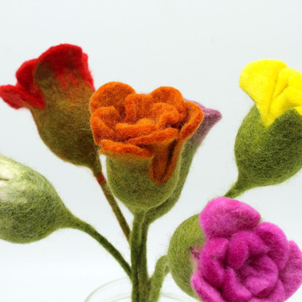 6x Felt Flowers - Roses (assorted Colours)