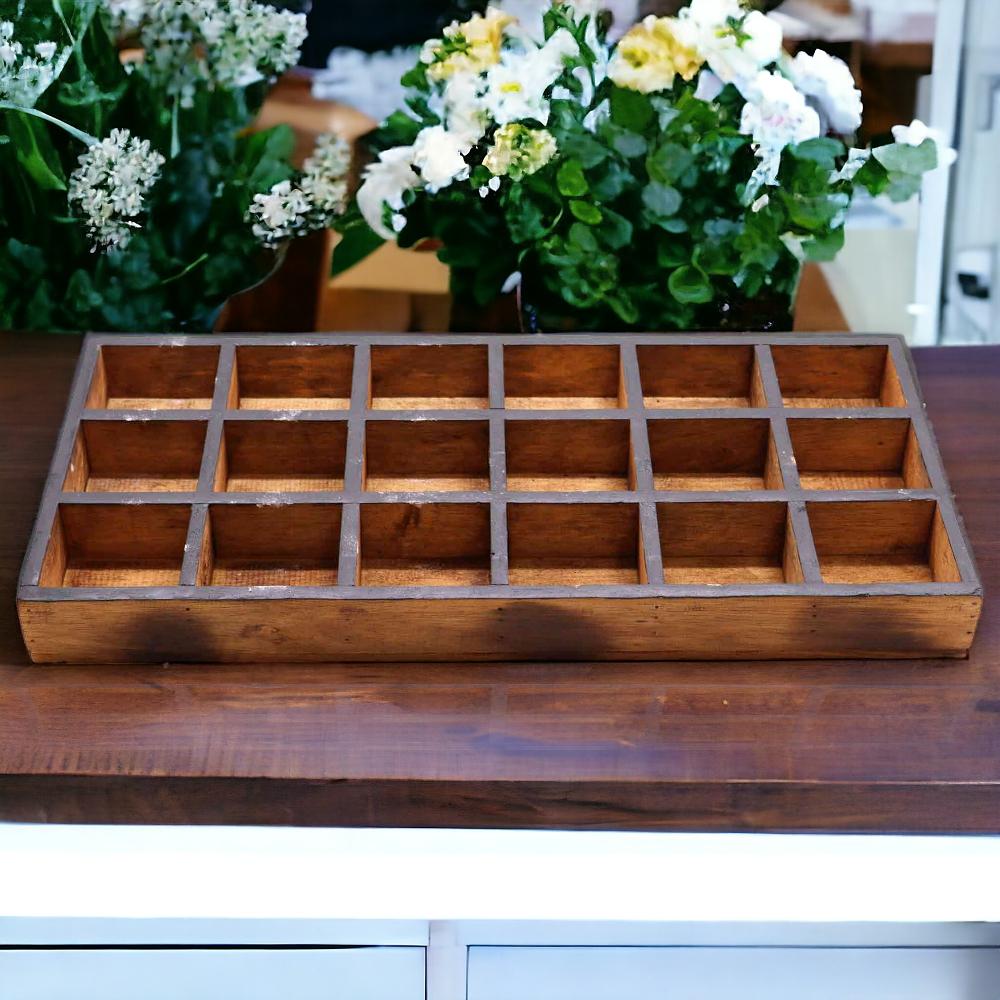 Display Tray - 18 Compartments