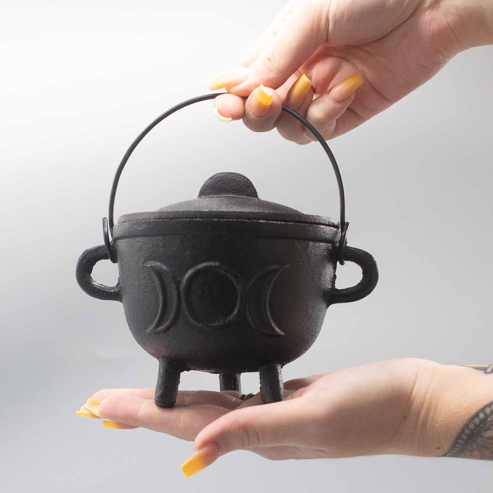 Cast Iron Cauldron With Triple Moon 11x13cm