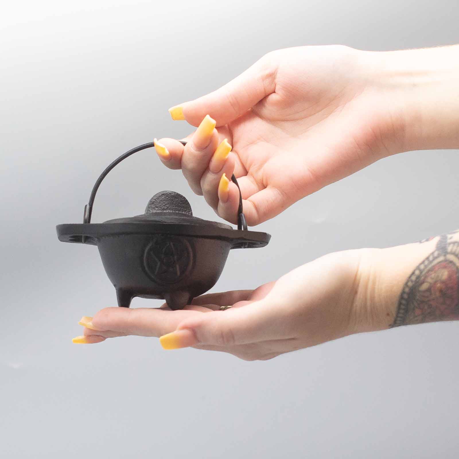 Cast Iron Cauldron With Pentagram 5x9cm
