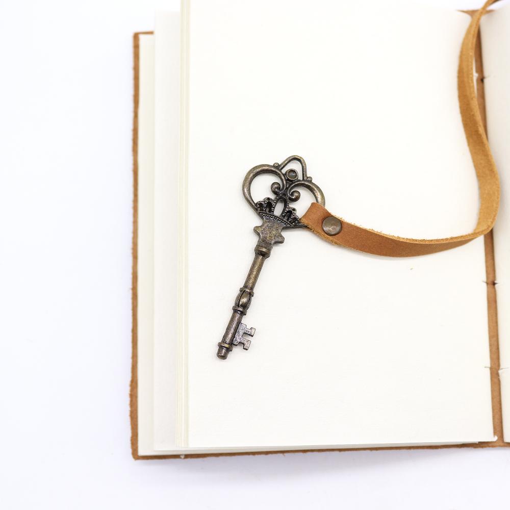 Oiled Tan Leather & Key - 200 Pages - 13x18cm