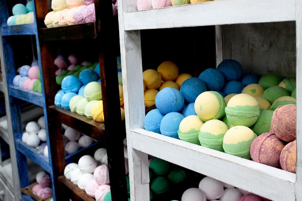Set Of 240 Jumbo Bath Bombs With Luxury Stand - Brownwash